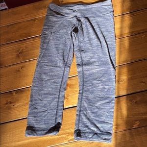 Gently worn wunder under capris in space dye